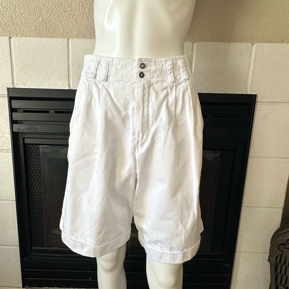 Vtg Liz Sport 80-90's White Shorts Size 8 Waist 28” Seam To Seam 14”